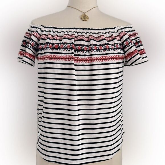 Fun & beautiful THML off the shoulder top! - Picture 2 of 13